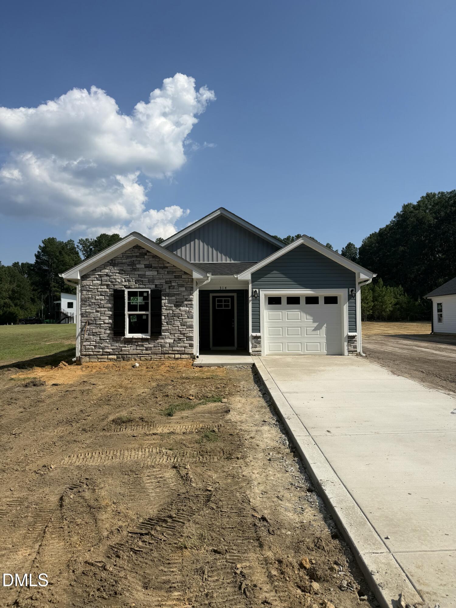 314 E Howard Street, Roseboro, NC 28382