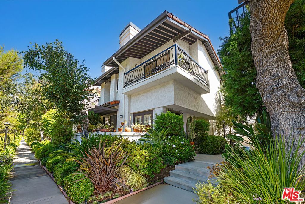 1476 Palisades Drive