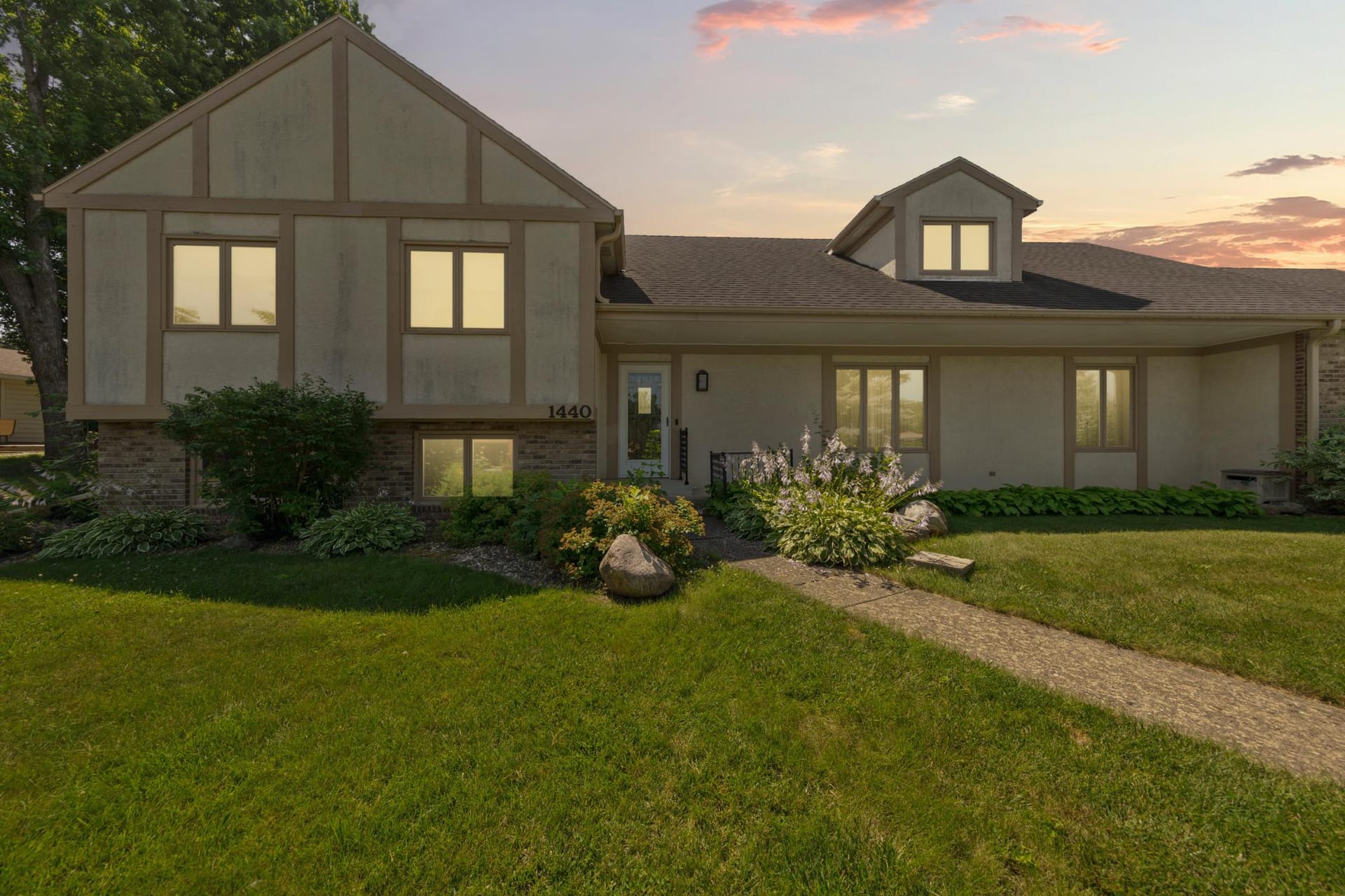 1440 Sunset Drive SW, Owatonna, MN 55060