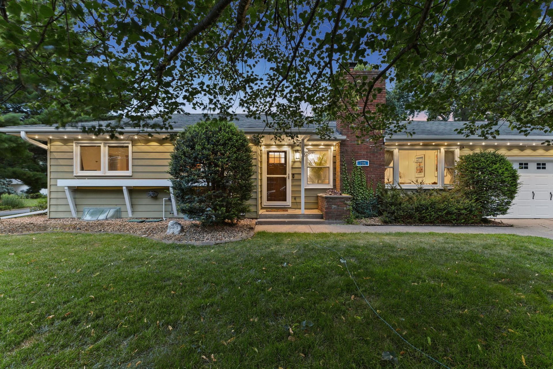 784 Creek Avenue, Mendota Heights, MN 55120