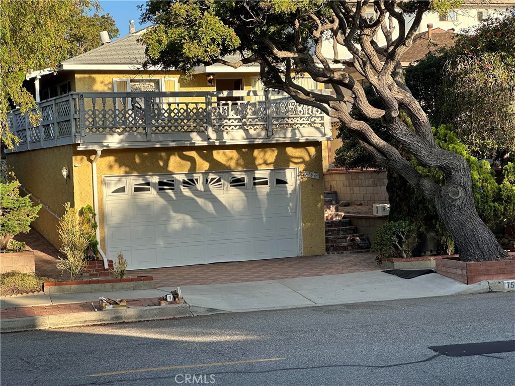 751 S Juanita Avenue