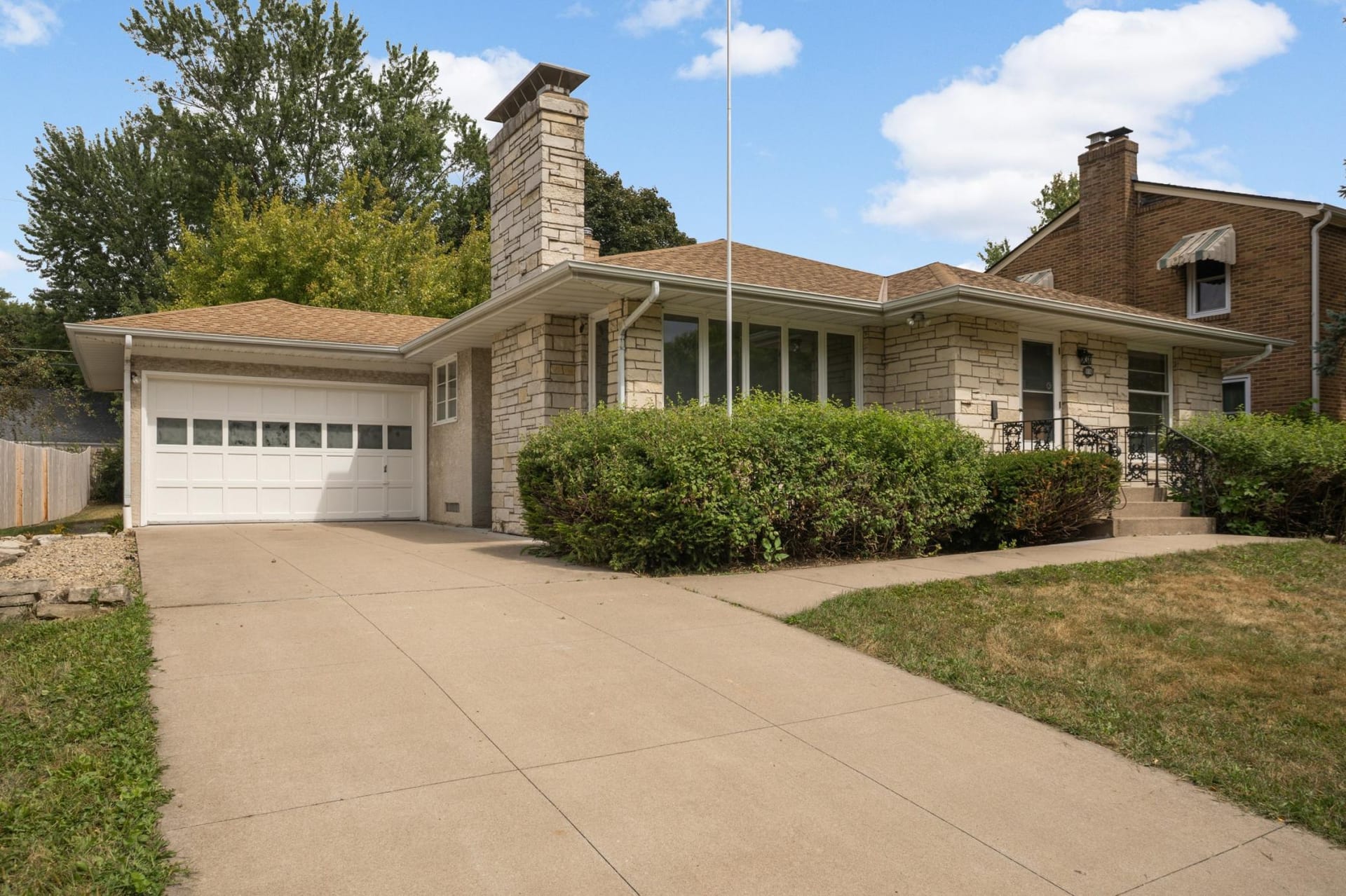 1009 Orange Avenue E, Saint Paul, MN 55106