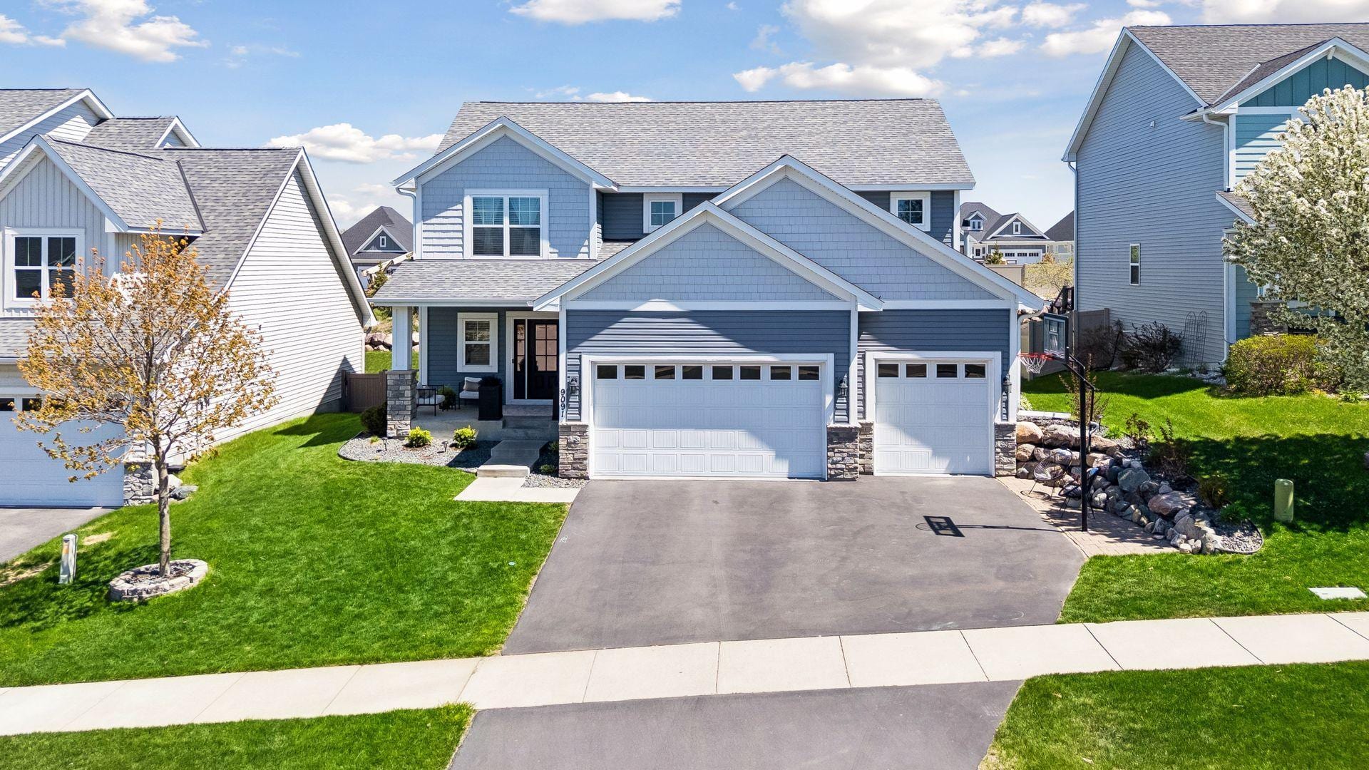 9091 River Rock Drive N, Chanhassen, MN 55317