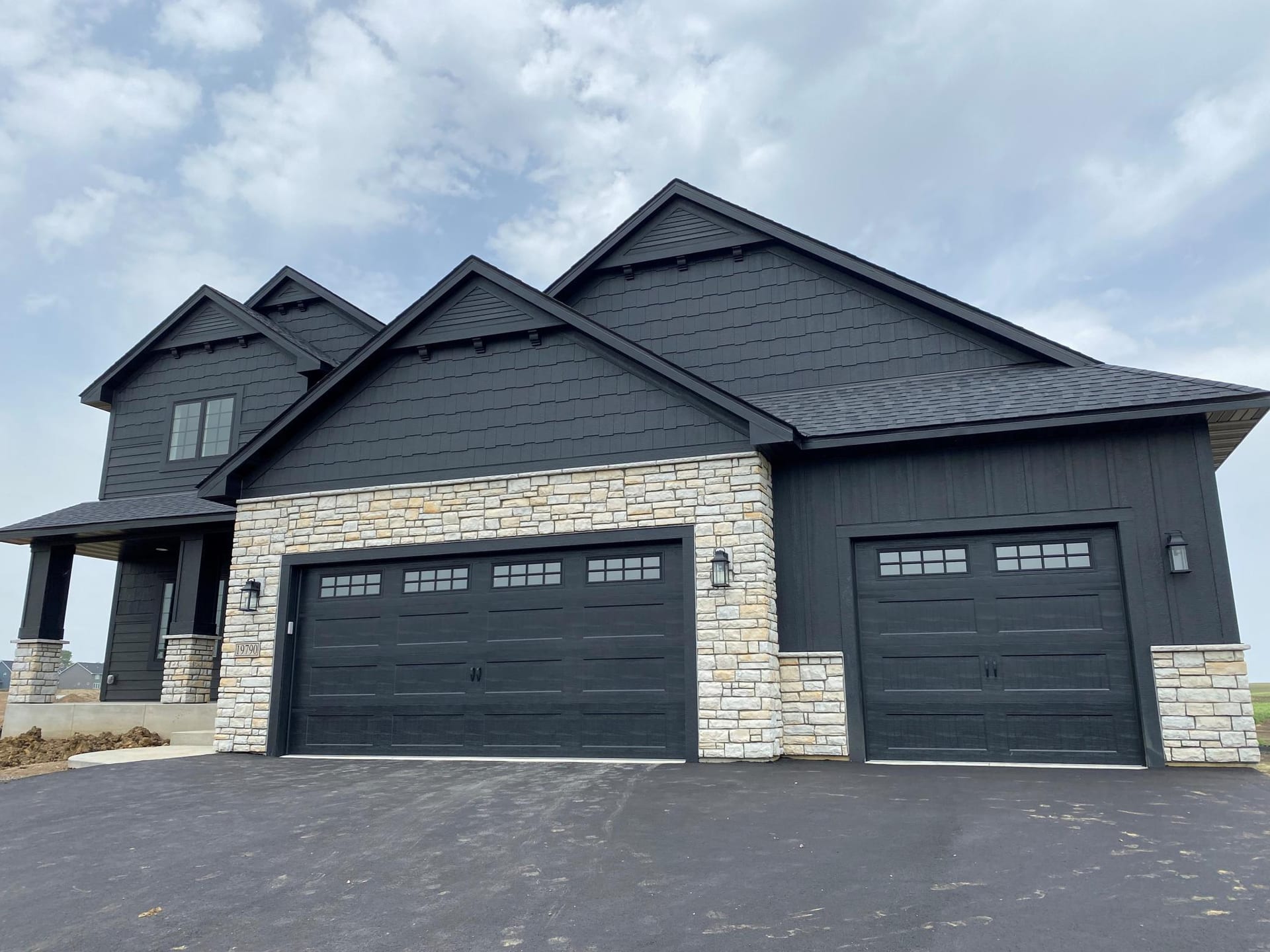 4928 Parkside Circle, Eagan, MN 55123