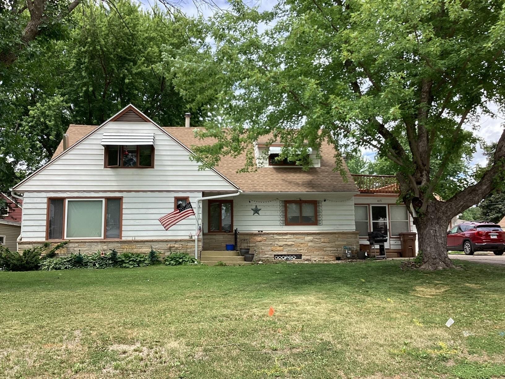 413 Hawthorne Street E, Albert Lea, MN 56007