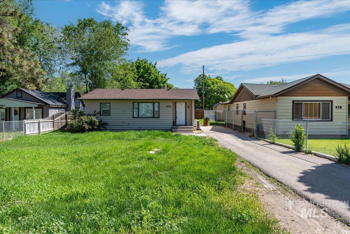 472 1st St N, Nampa ID 83687