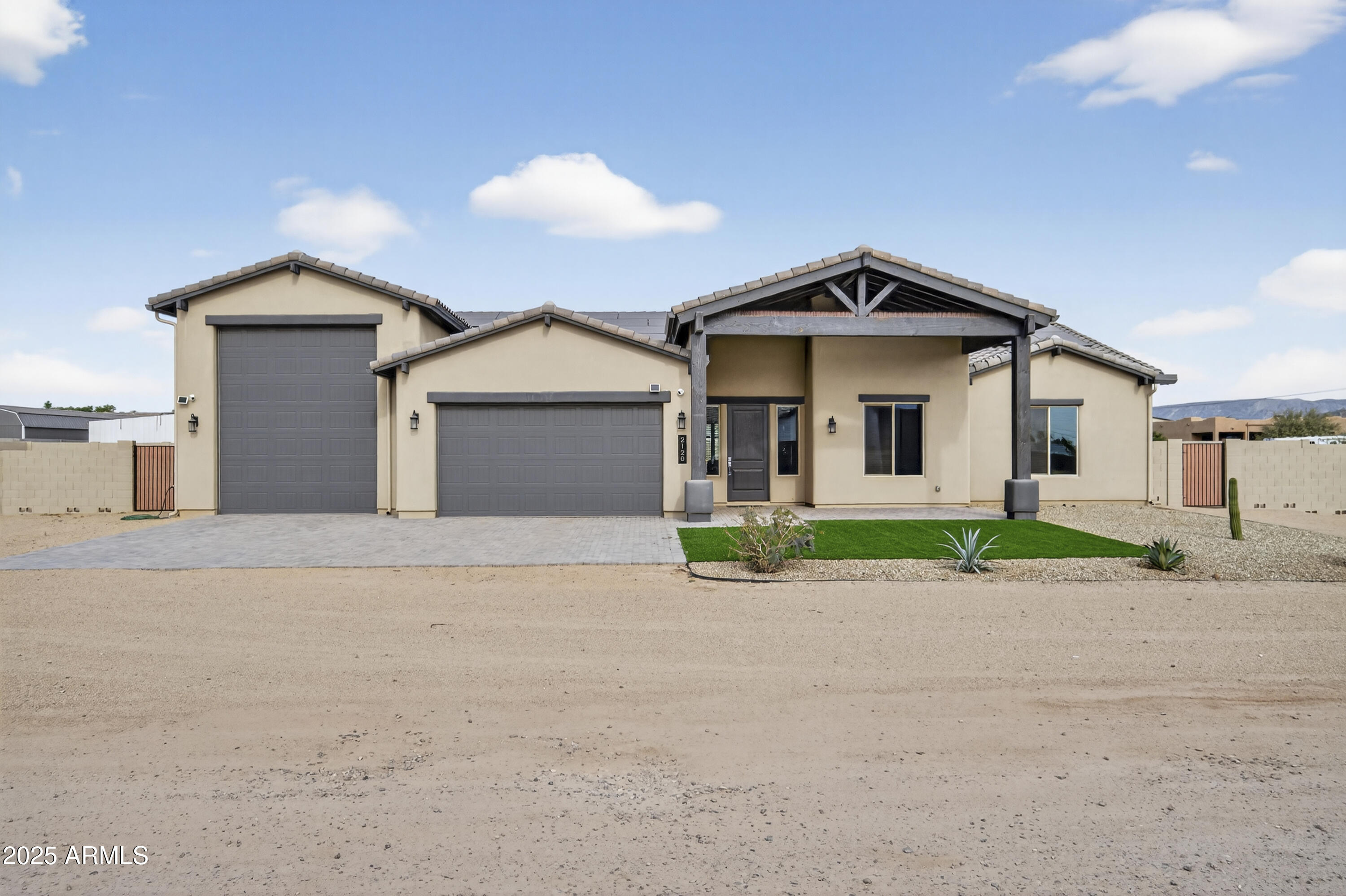 2120 W TANYA Trail, Phoenix, AZ 85086
