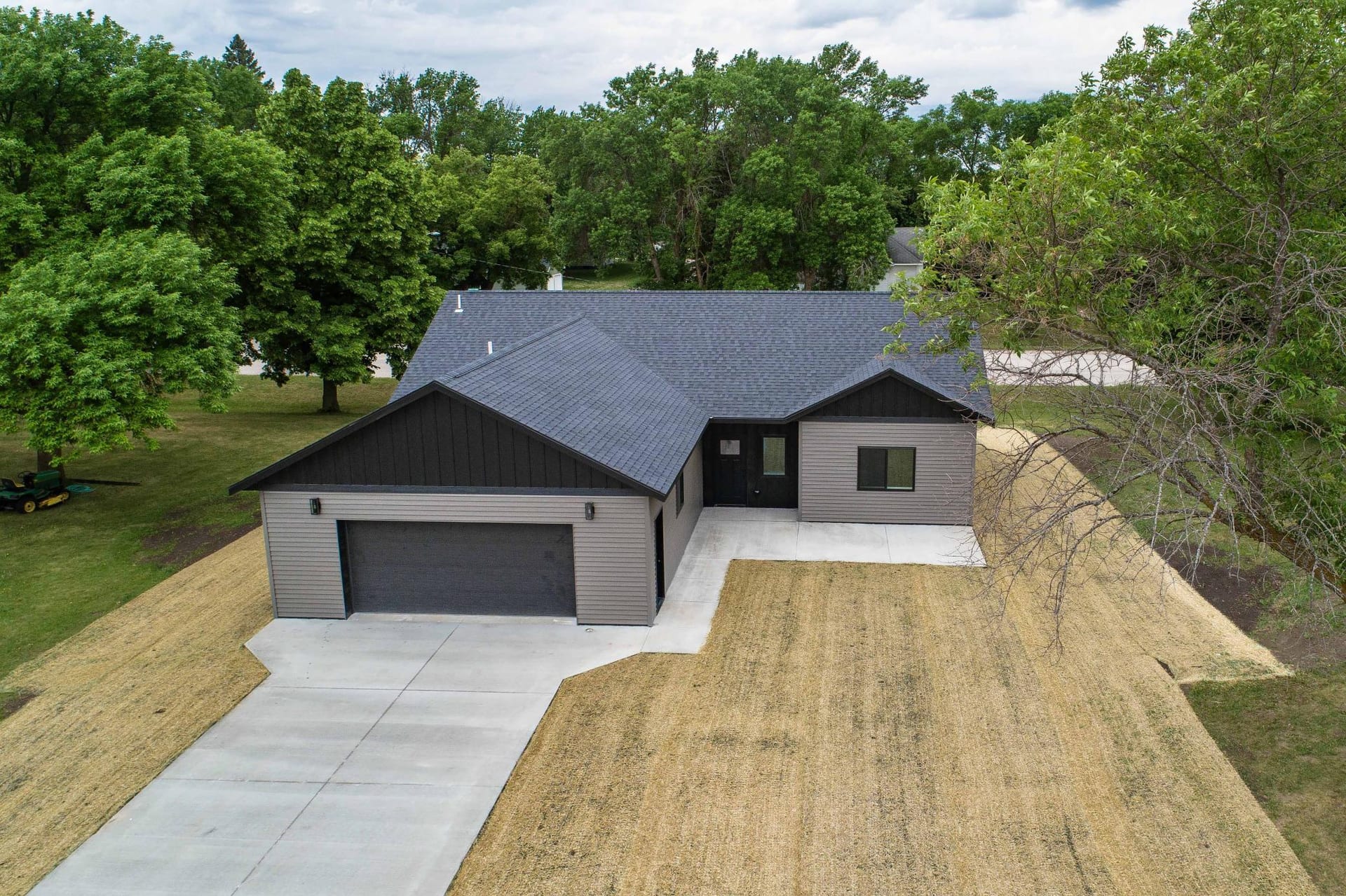 313 1st Street NE, Rothsay, MN 56579