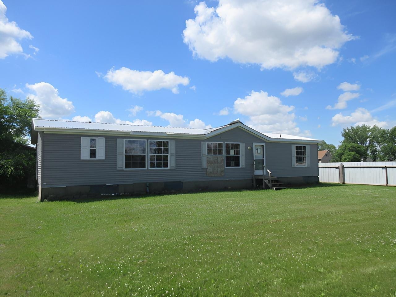 106 Brisbane Lane, Emerado, ND 58228