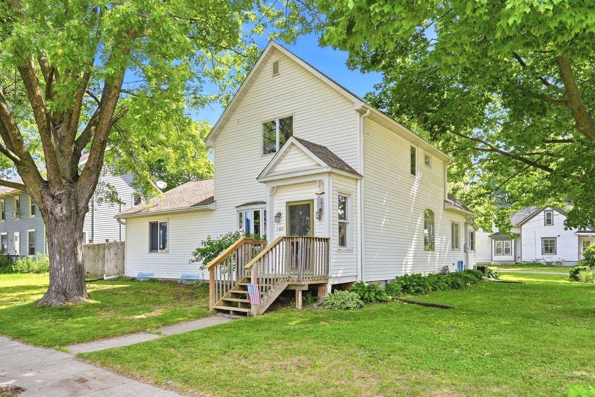 180 S Plum Street, Ellsworth, WI 54011