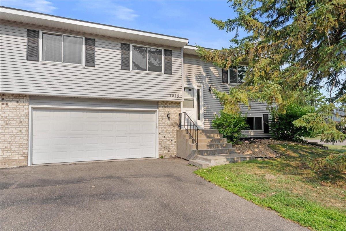 2823 Wimbledon Ridge, Woodbury, MN 55125