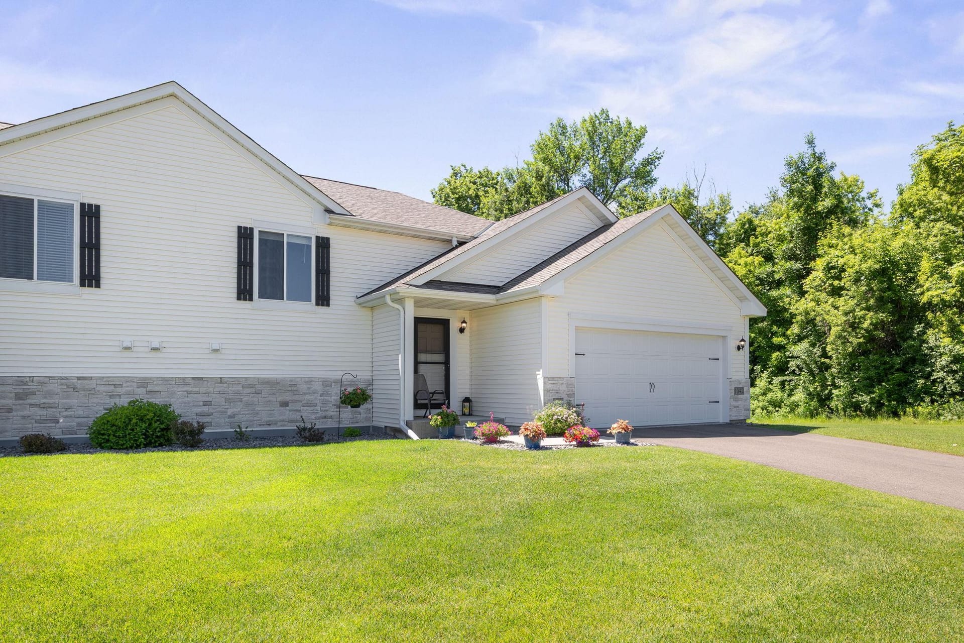 1042 White Tail Lane, Montrose, MN 55363