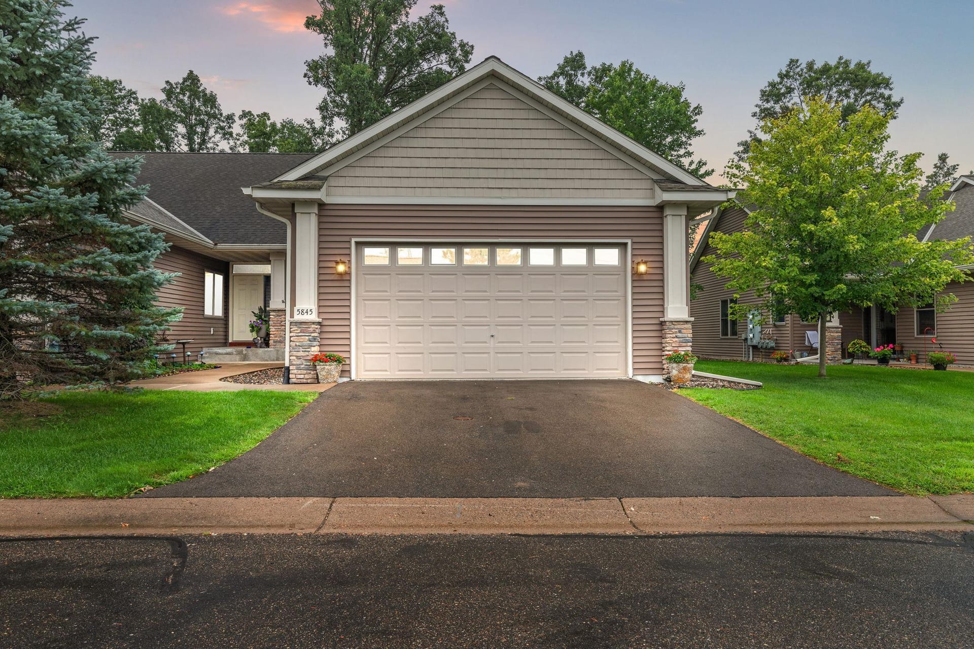 5845 Oakgreen Court N, Stillwater, MN 55082