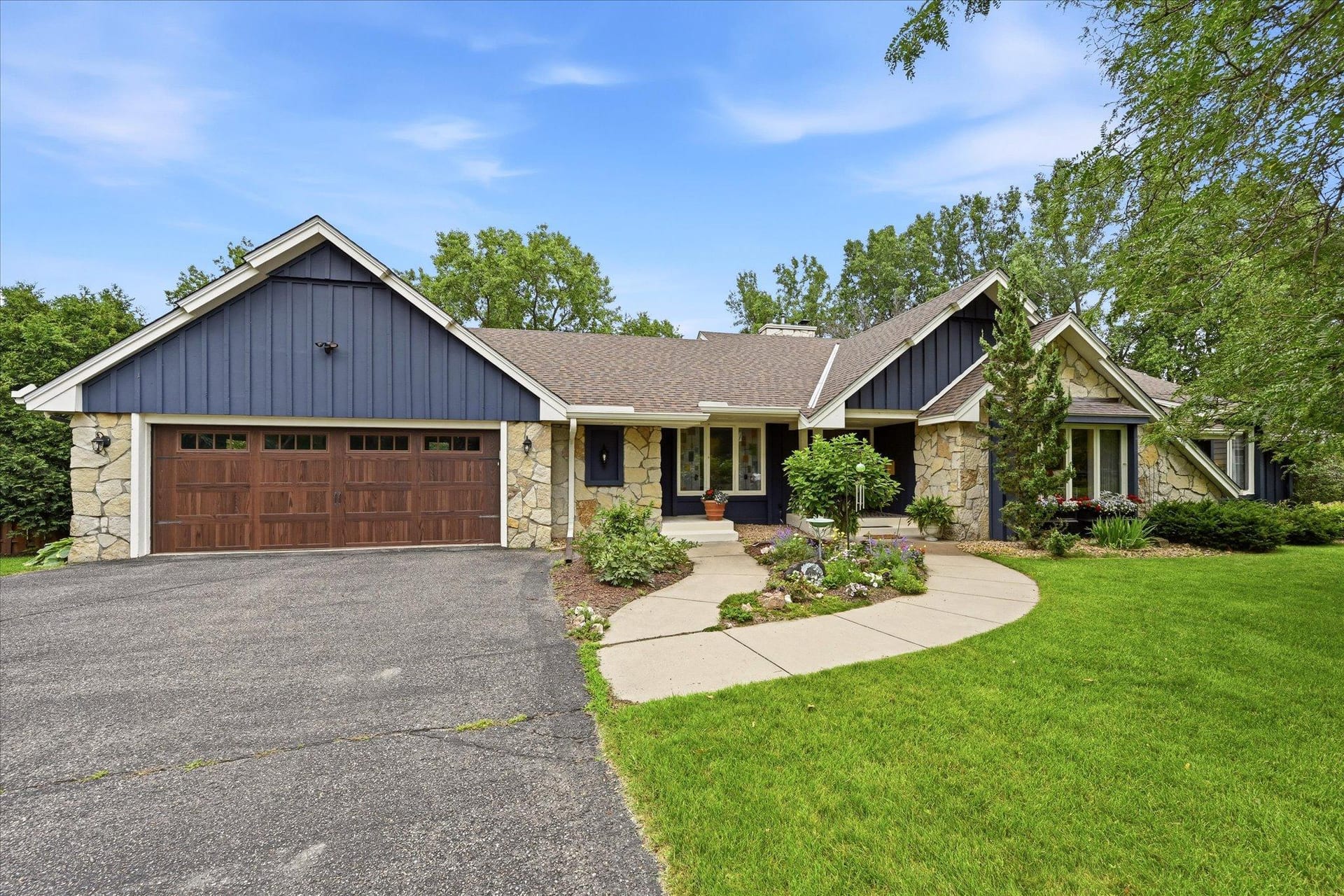 8913 S Minnehaha Circle, Saint Louis Park, MN 55426