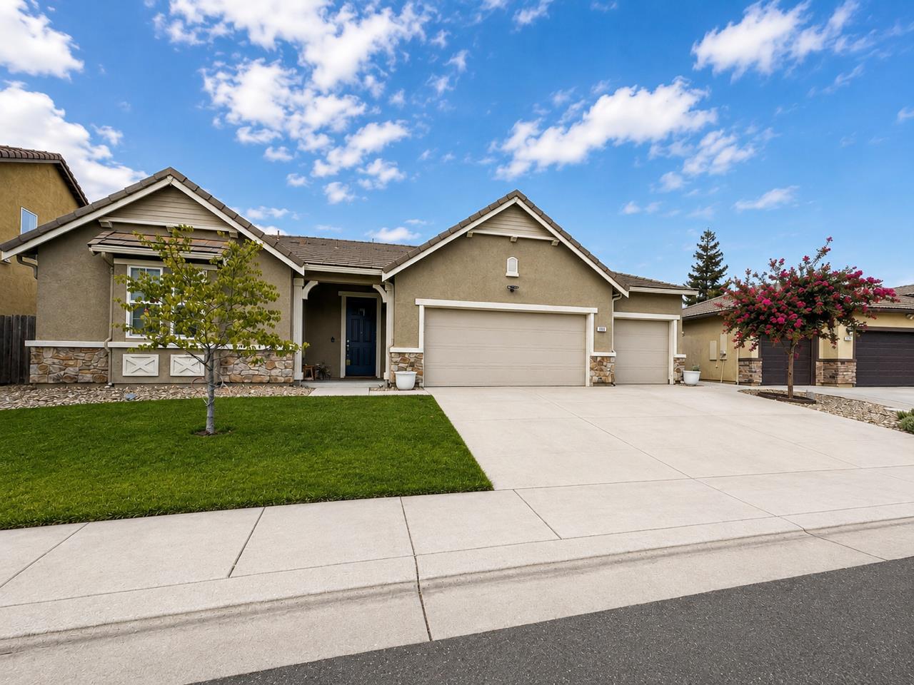 853 Mccauley Way, Galt, CA 95632-8336
