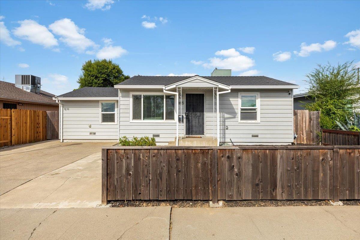 3815 Haywood St, Sacramento, CA 95838-3519