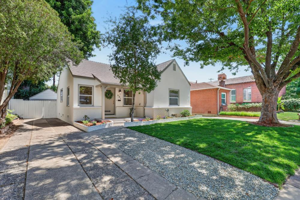 421 40th St, Sacramento, CA 95819-2729