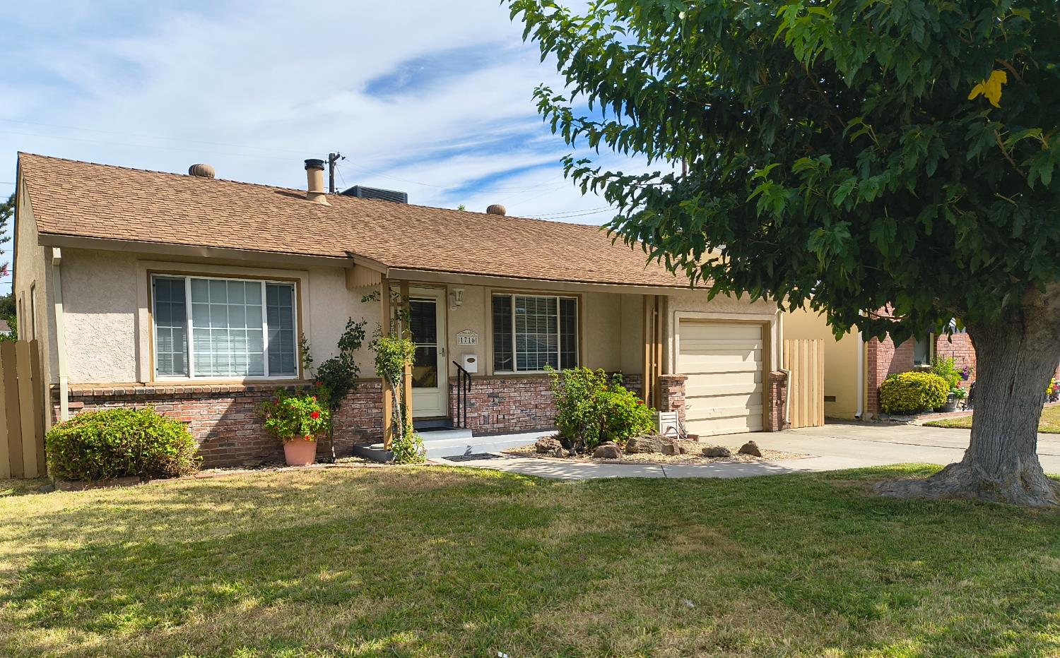 1716 Rockrose Rd, West Sacramento, CA 95691-2516