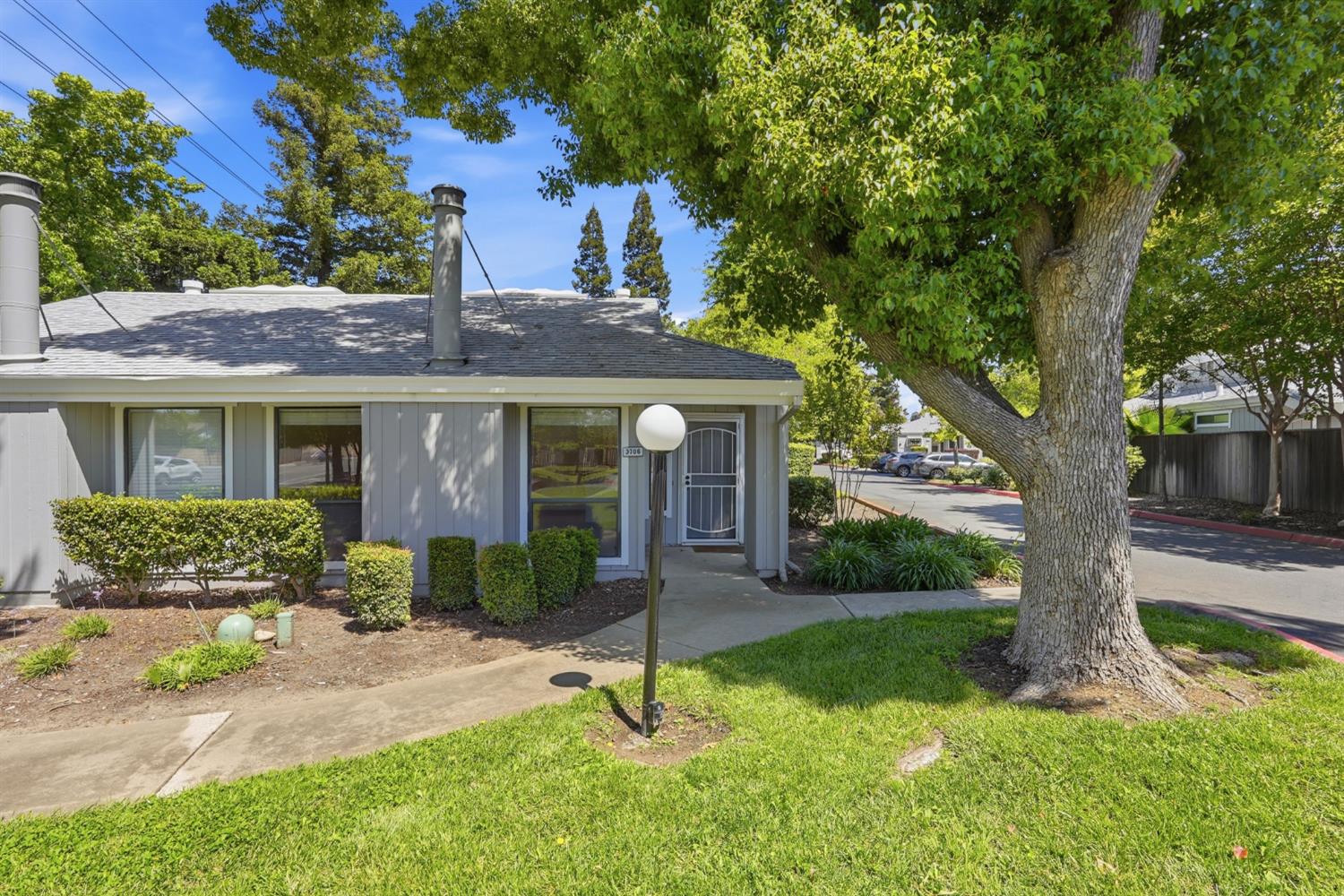 3706 Gold Creek Ln, Sacramento, CA 95827-3760