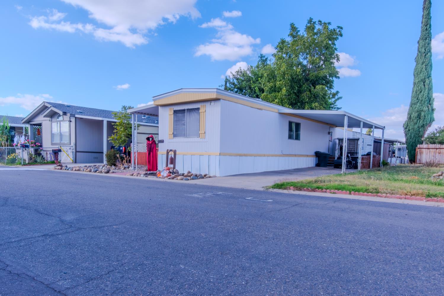 8227 Tiki Ln, Sacramento, CA 95828