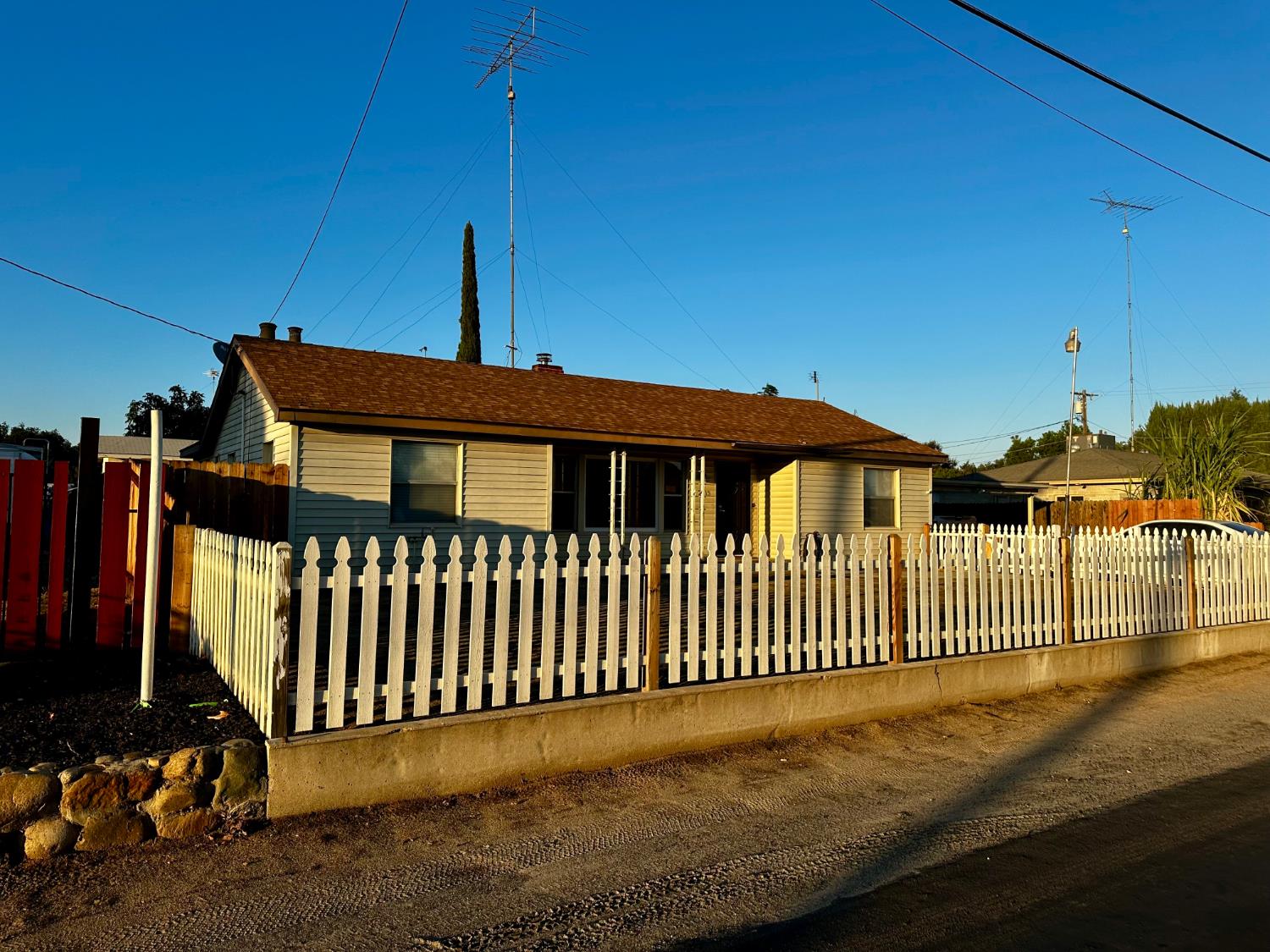 2213 River Rd, Modesto, CA 95351-4516