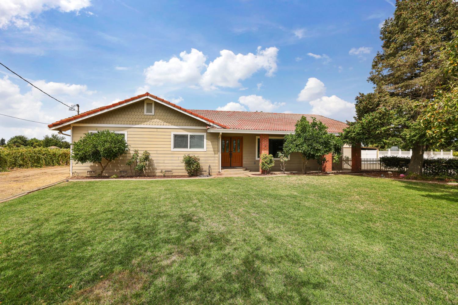 10675 E Peltier Rd, Acampo, CA 95220-9717