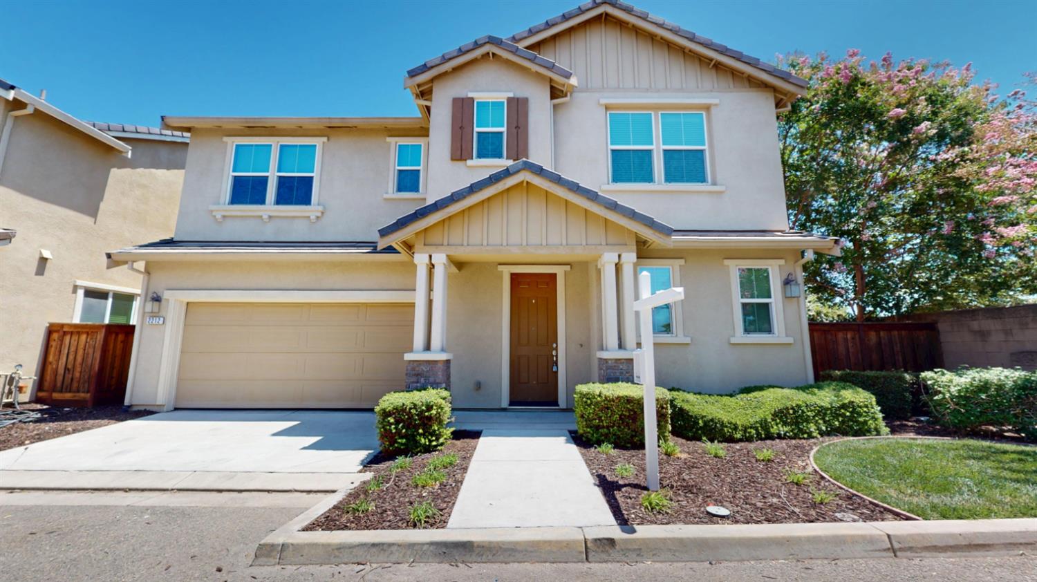 2212 Gallery Dr, Riverbank, CA 95367-9593
