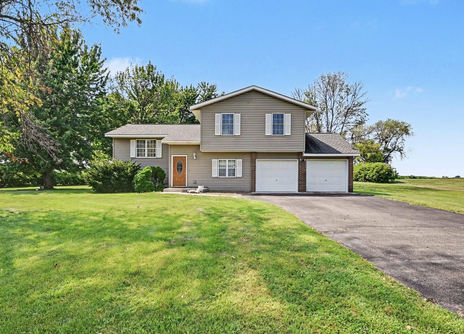 932 Hillside Avenue SW, New Prague, MN 56071