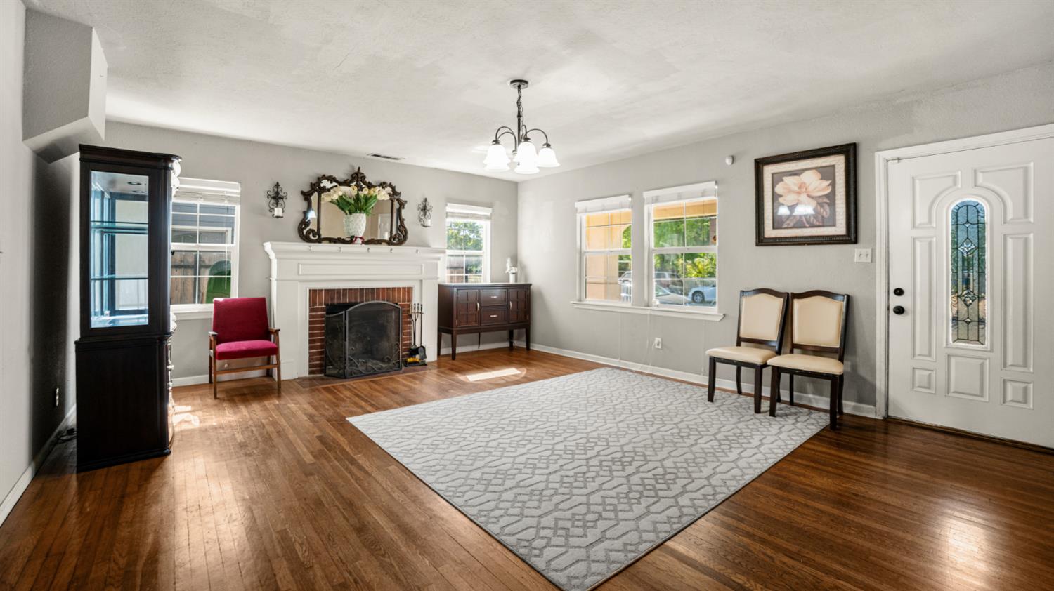 1040 W Poplar St, Stockton, CA 95203-2234