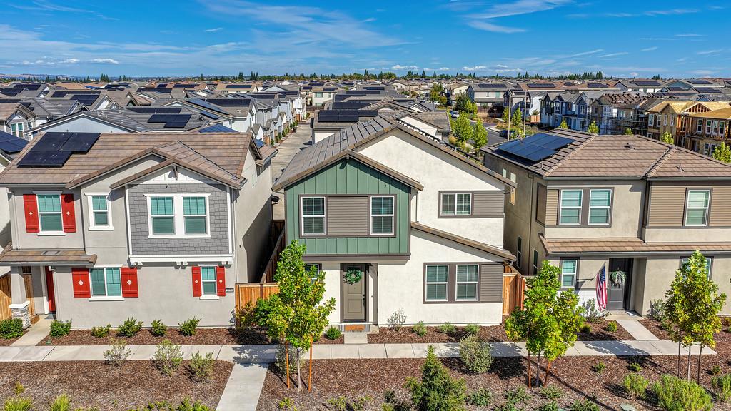2076 Heavenly St, Lincoln, CA 95648-3327