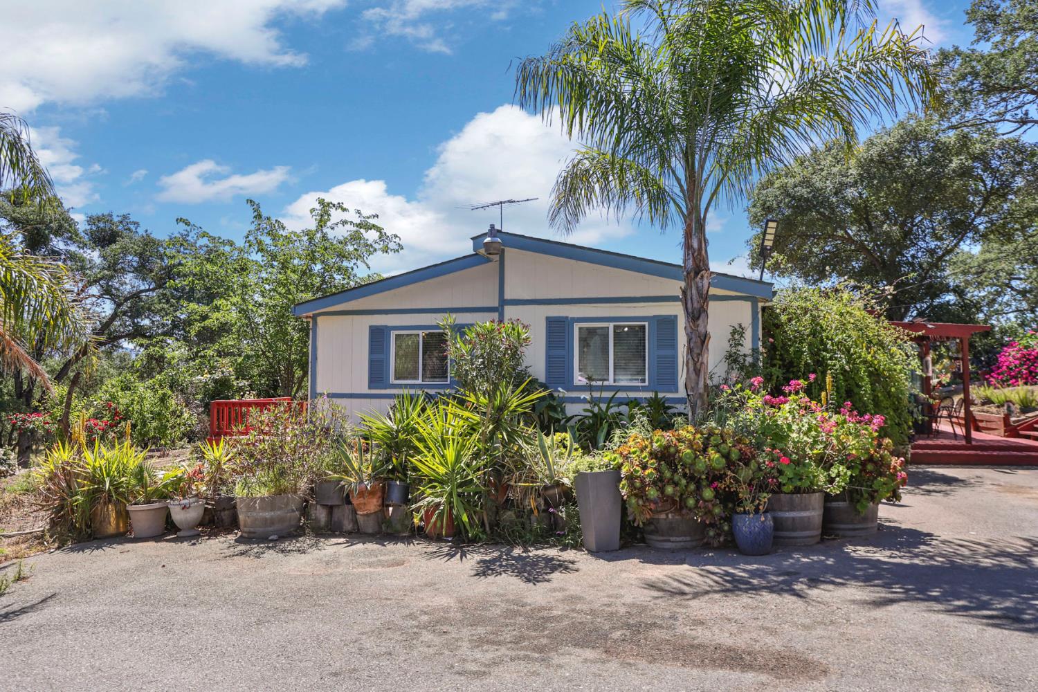 901 Quail Oaks Rd, Valley Springs, CA 95252-9578