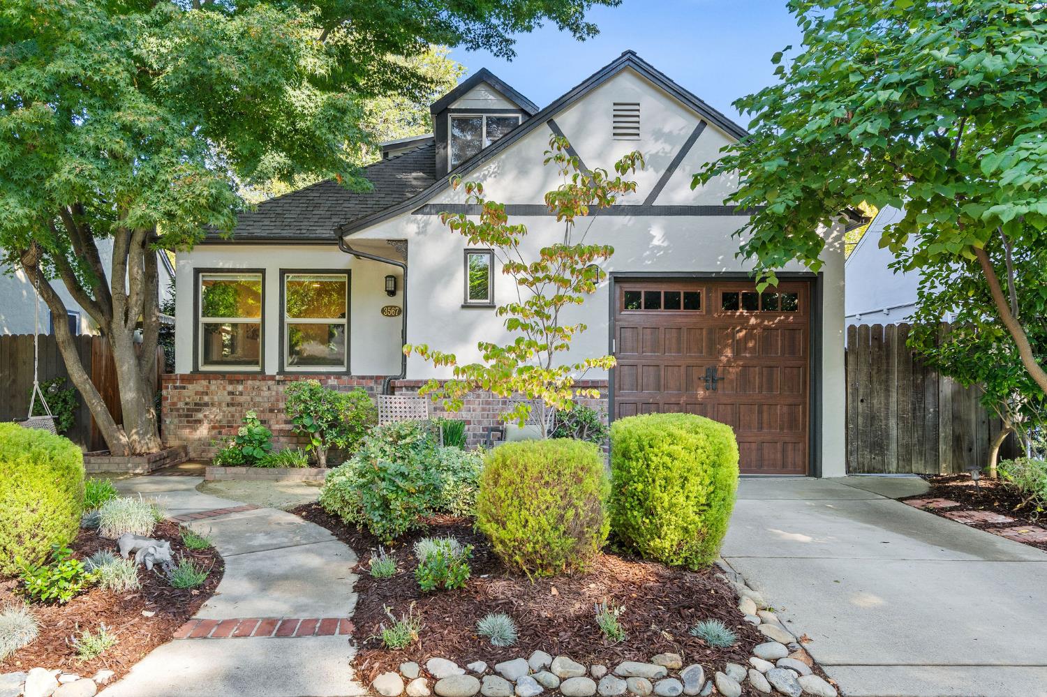 3567 D St, Sacramento, CA 95816-3411