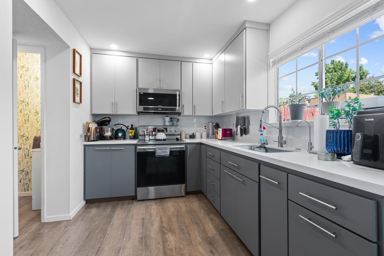7466 La Mancha Way, Sacramento, CA 95823