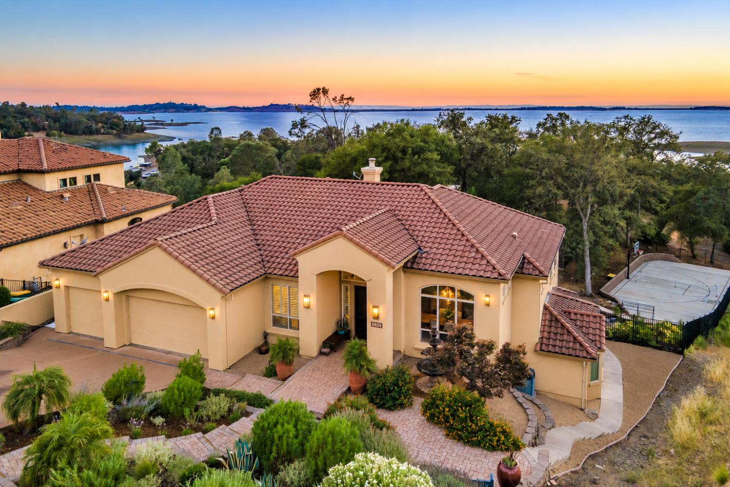 2156 Outrigger Dr, El Dorado Hills, CA 95762-3735
