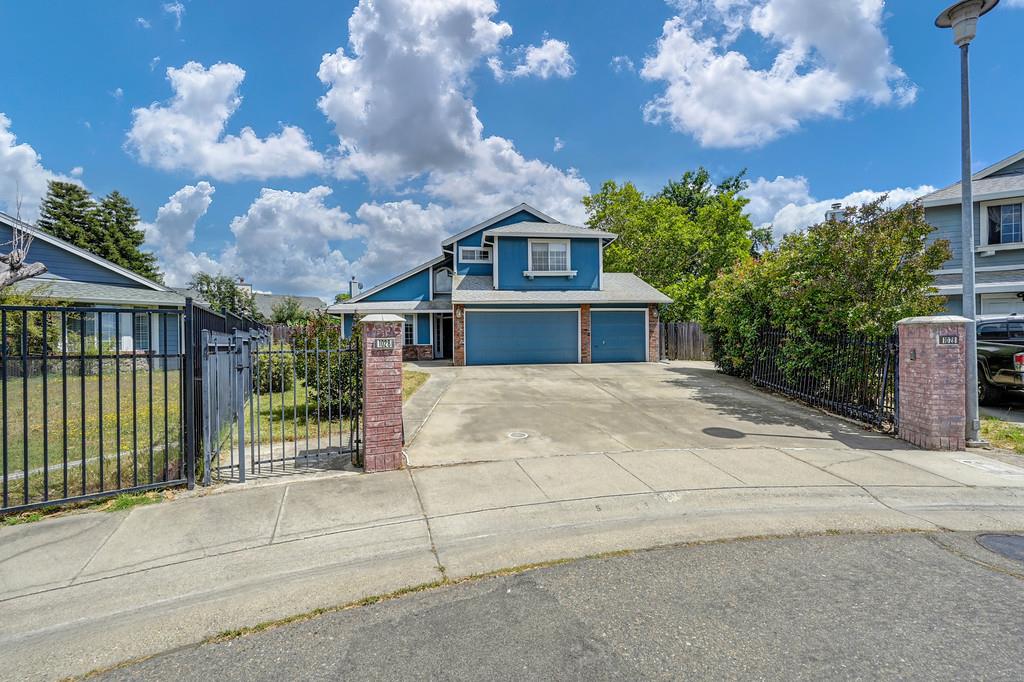 1028 Andy Cir, Sacramento, CA 95838-2325