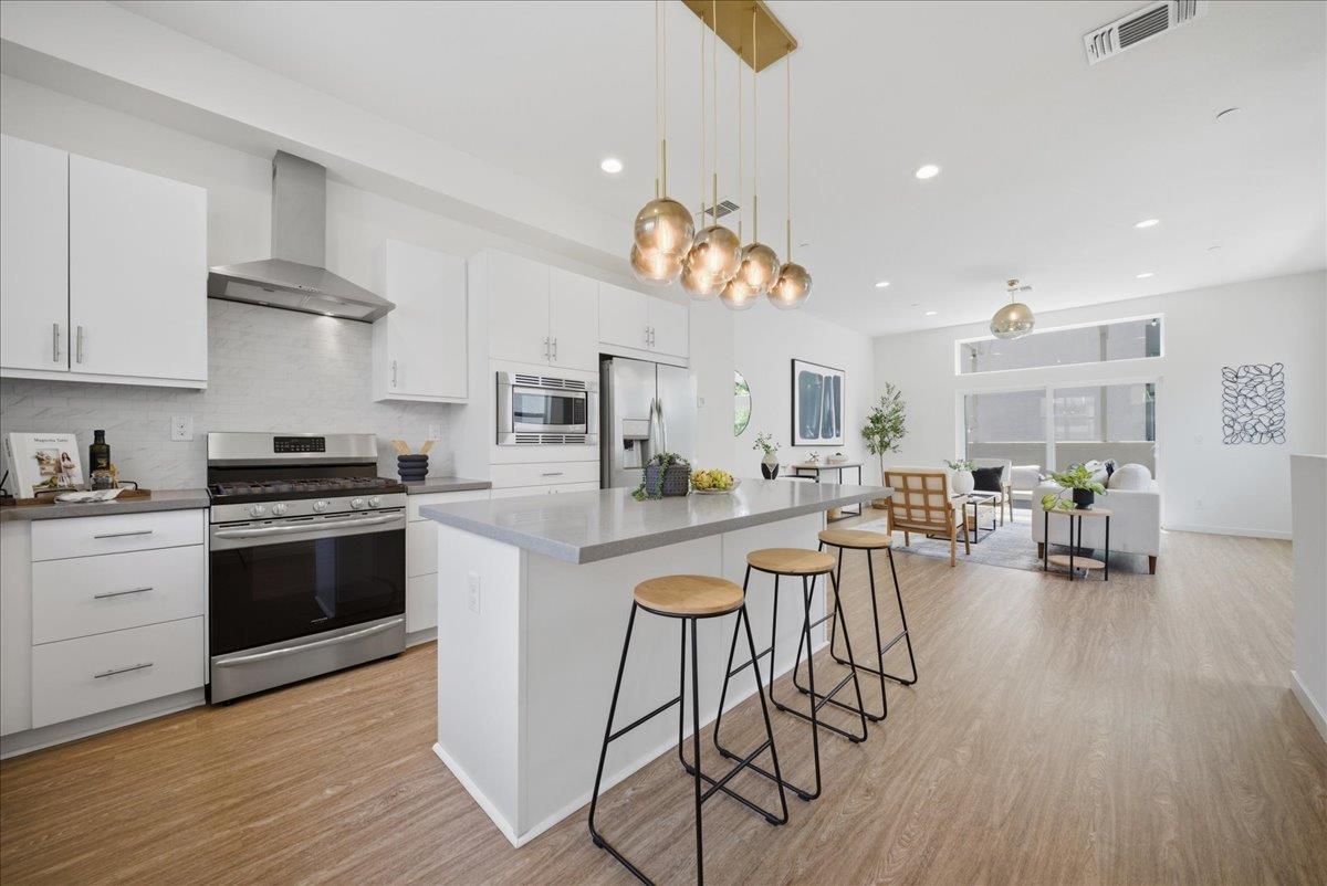 399 Midstream Ln, West Sacramento, CA 95605-2812