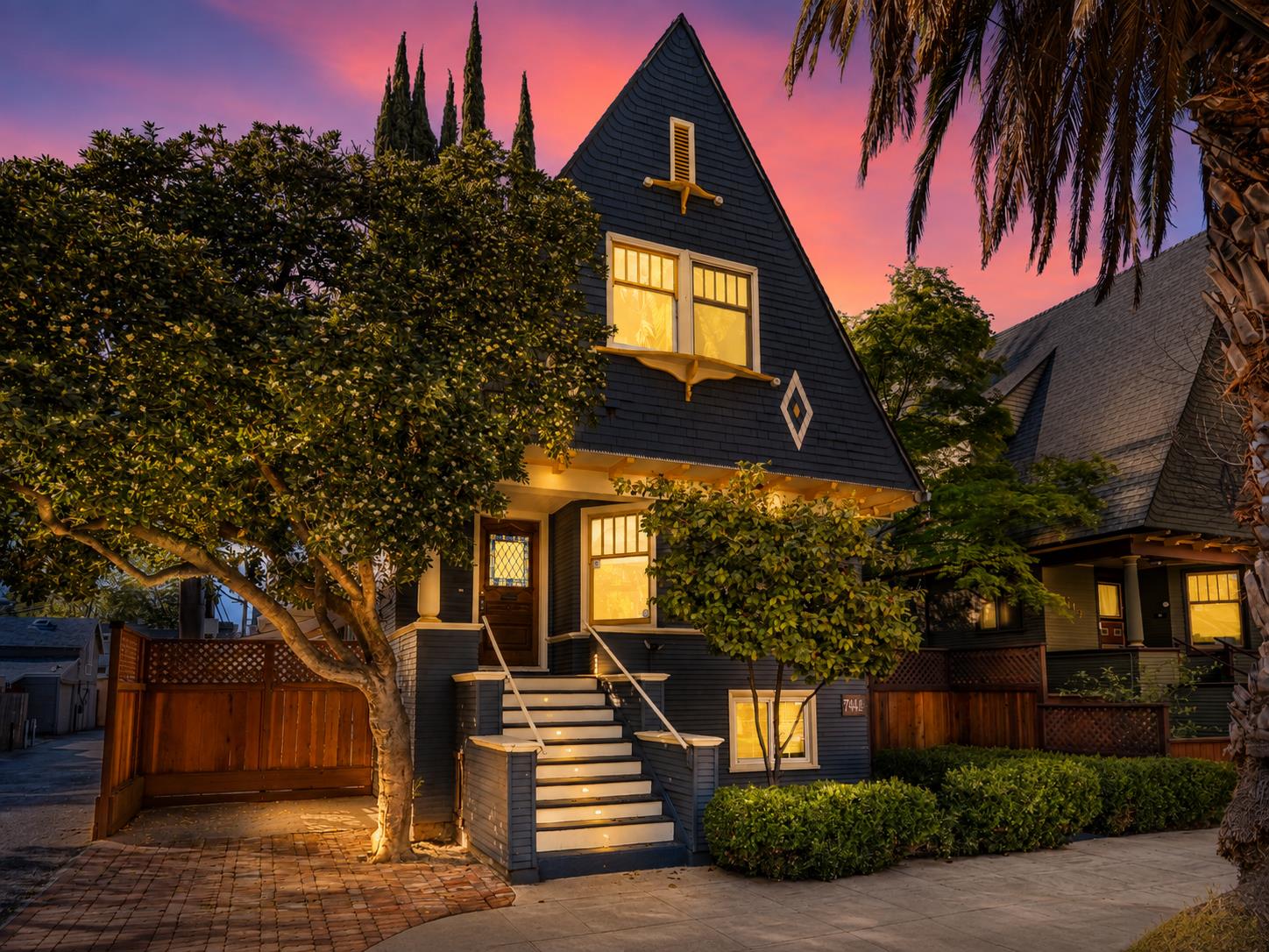 714 18th St, Sacramento, CA 95811-2115