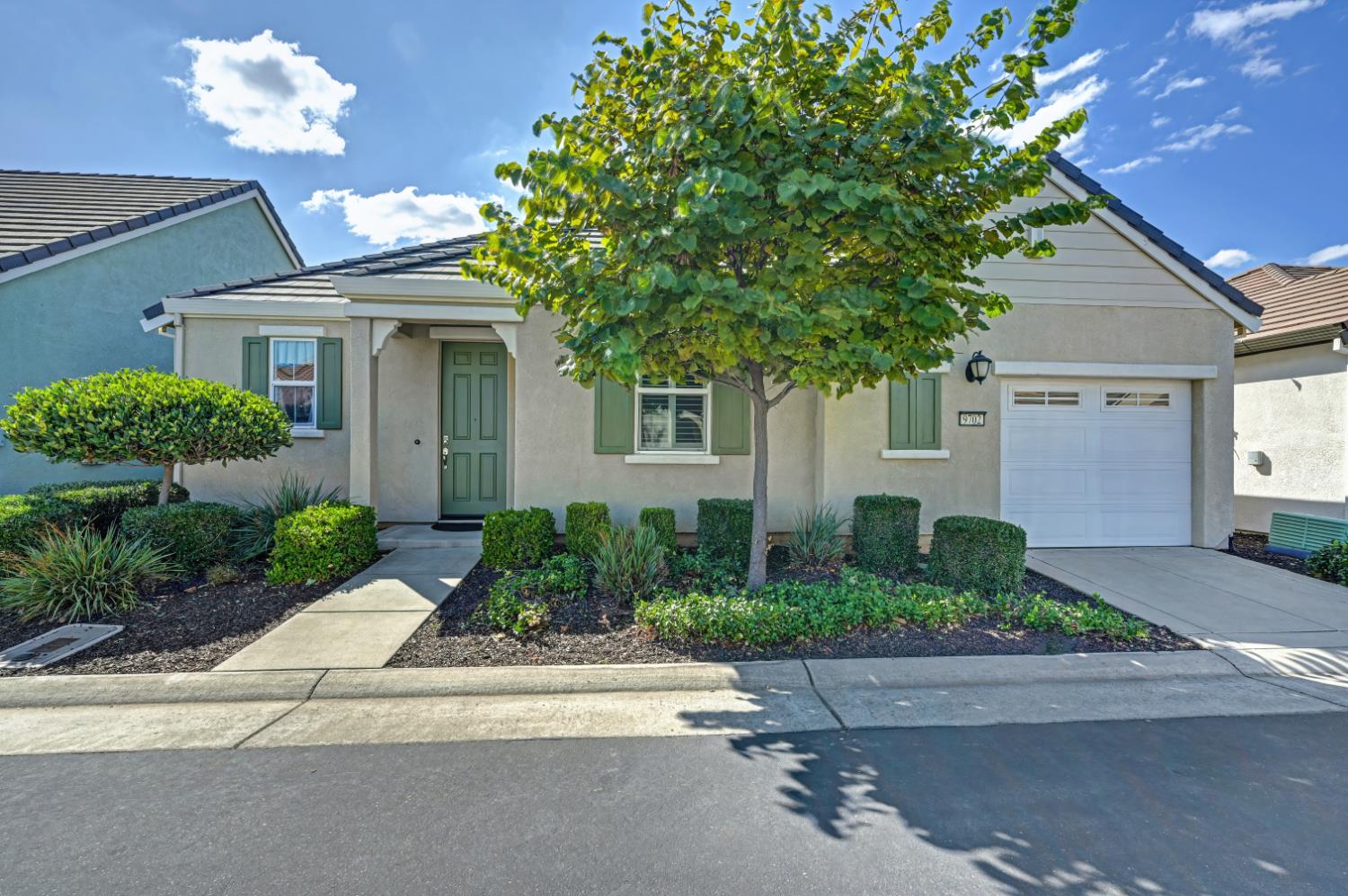 9702 Dartwell Way, Sacramento, CA 95829-1192
