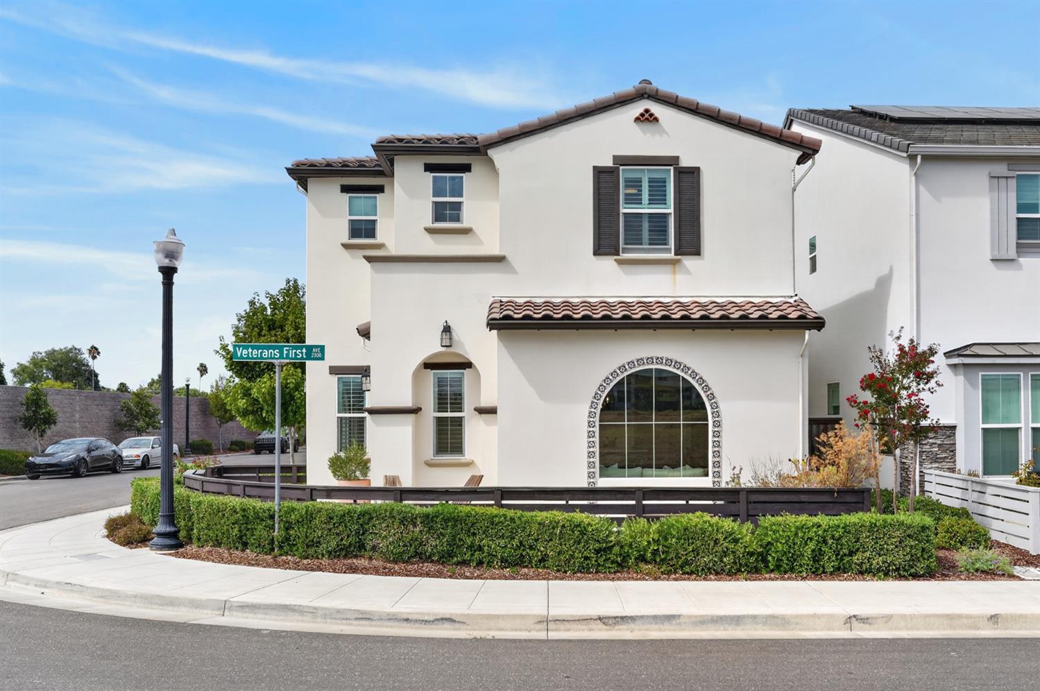 2318 Bronze Star Way, Sacramento, CA 95818-3977