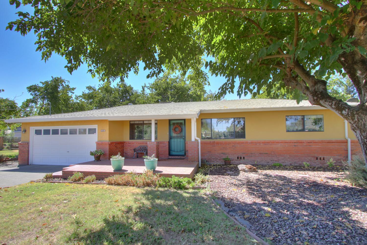 230 W Delano St, Elverta, CA 95626-9215