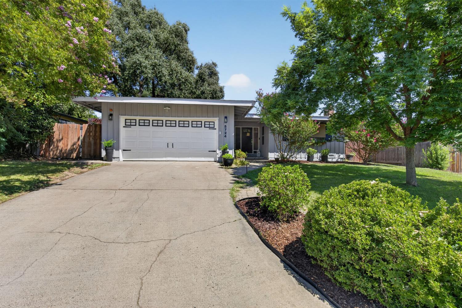5706 Southgrove Dr, Citrus Heights, CA 95610-7445