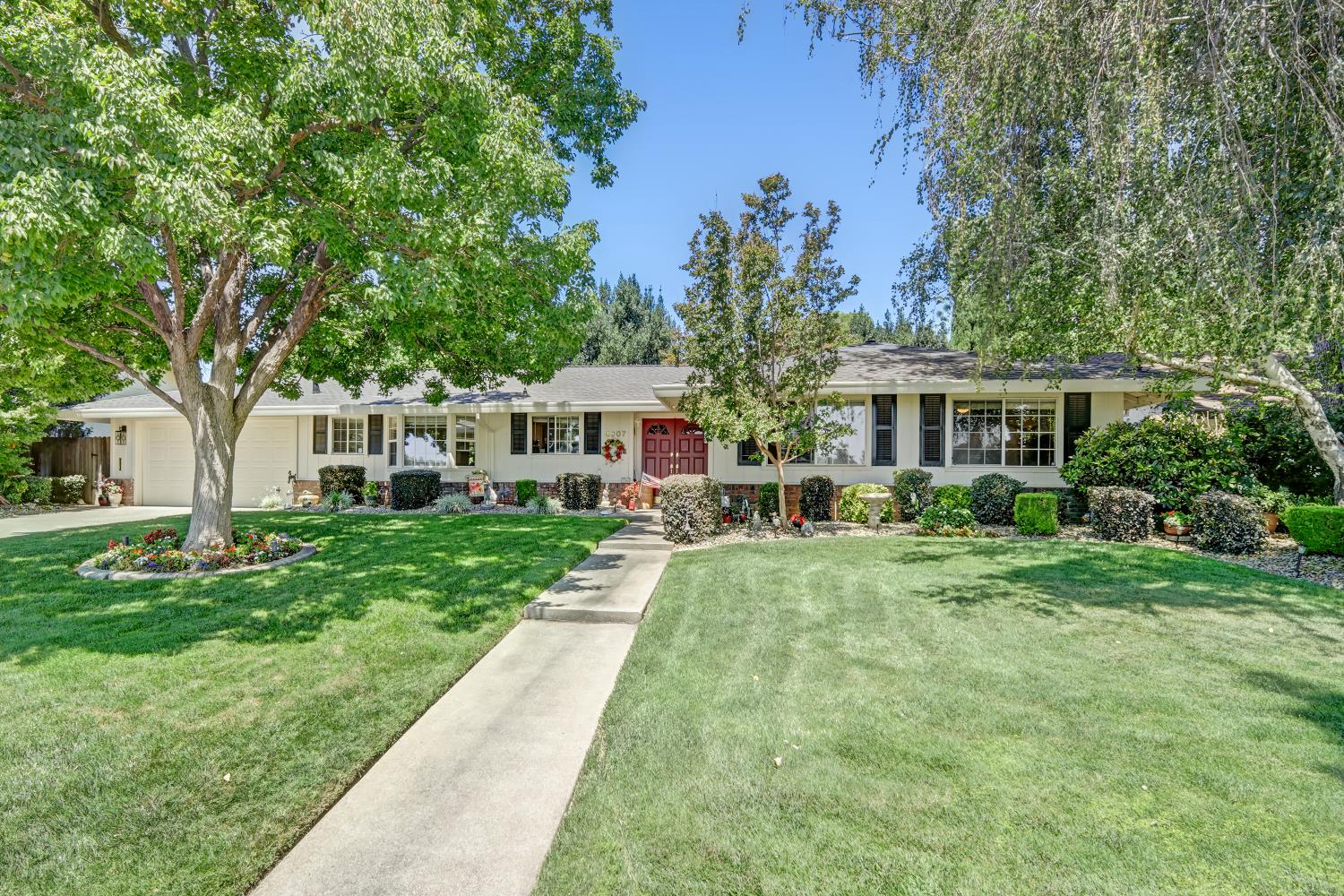 4607 American River Dr, Sacramento, CA 95864-6105