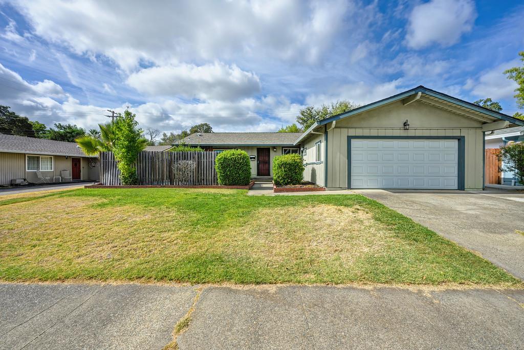 1710 Russell Way, Roseville, CA 95661-3618