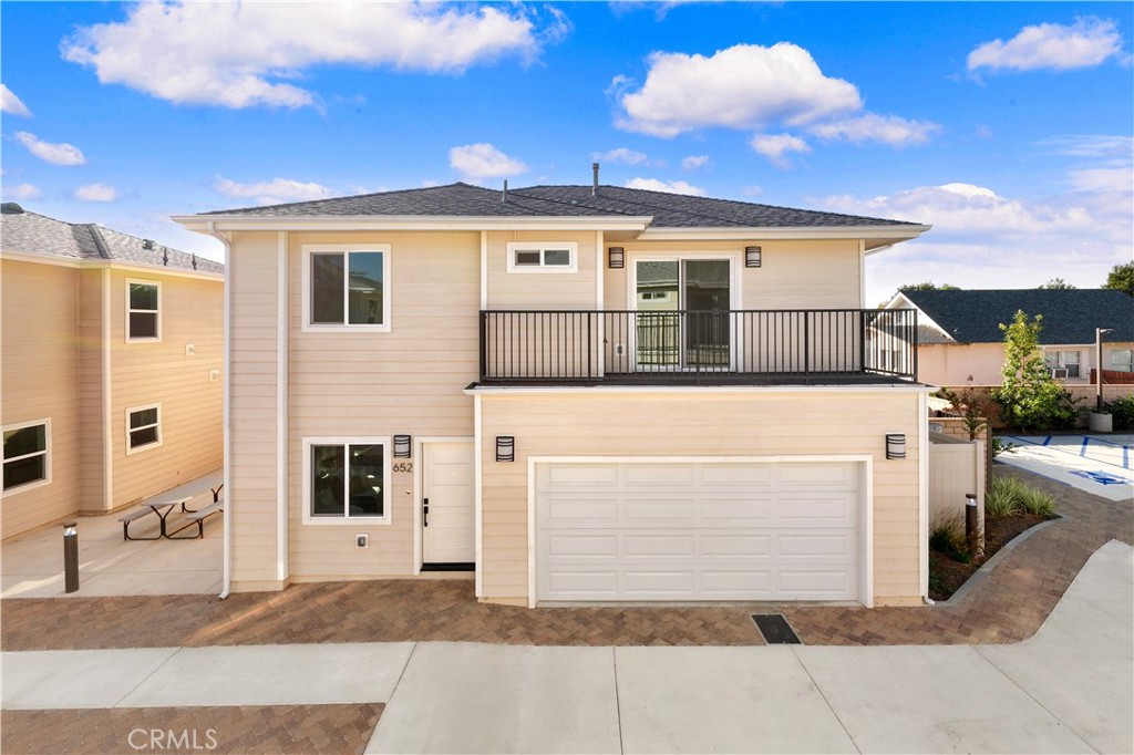 650 Grand Avenue W
