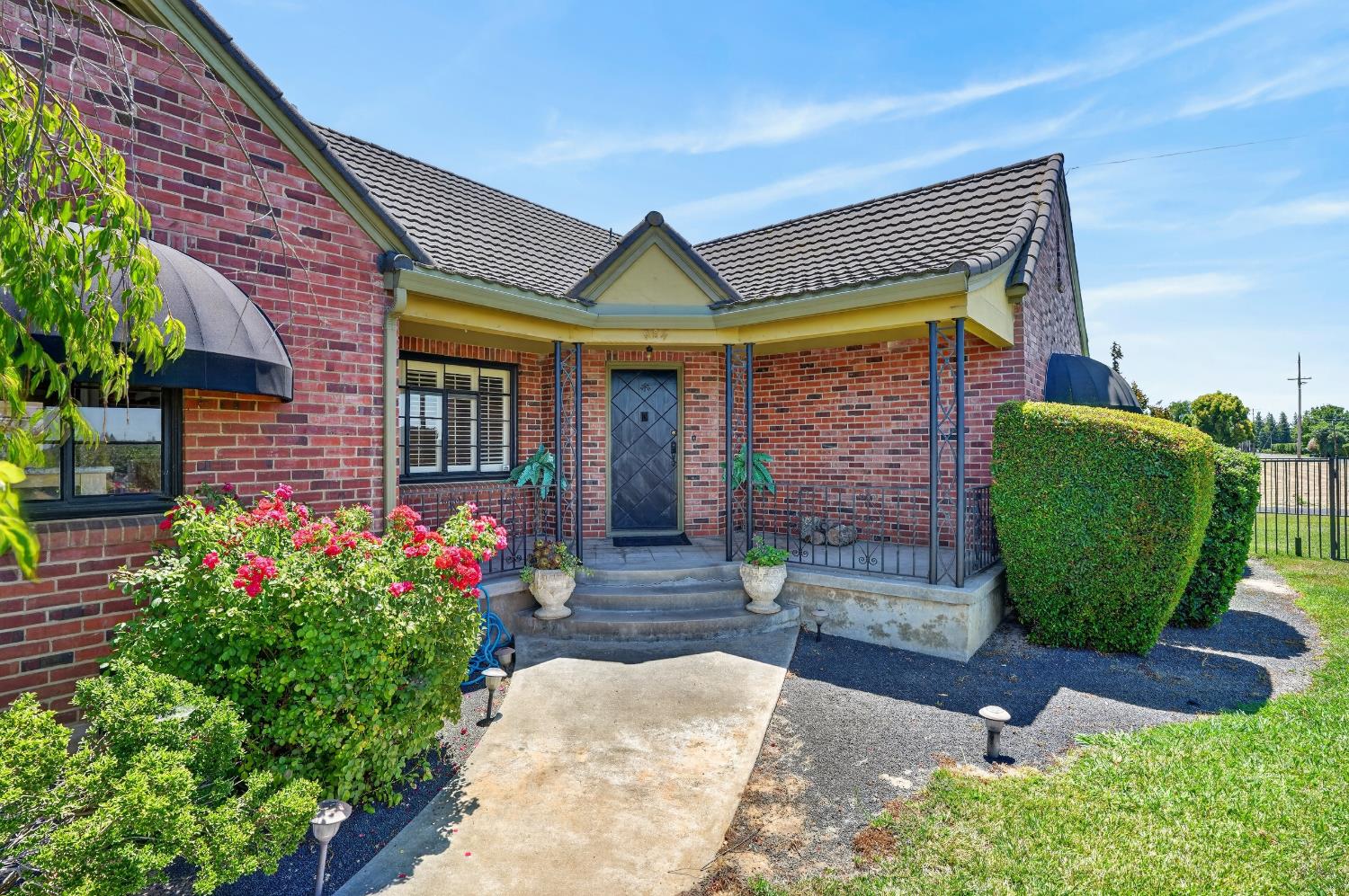 16696 N Locust Tree Rd, Lodi, CA 95240