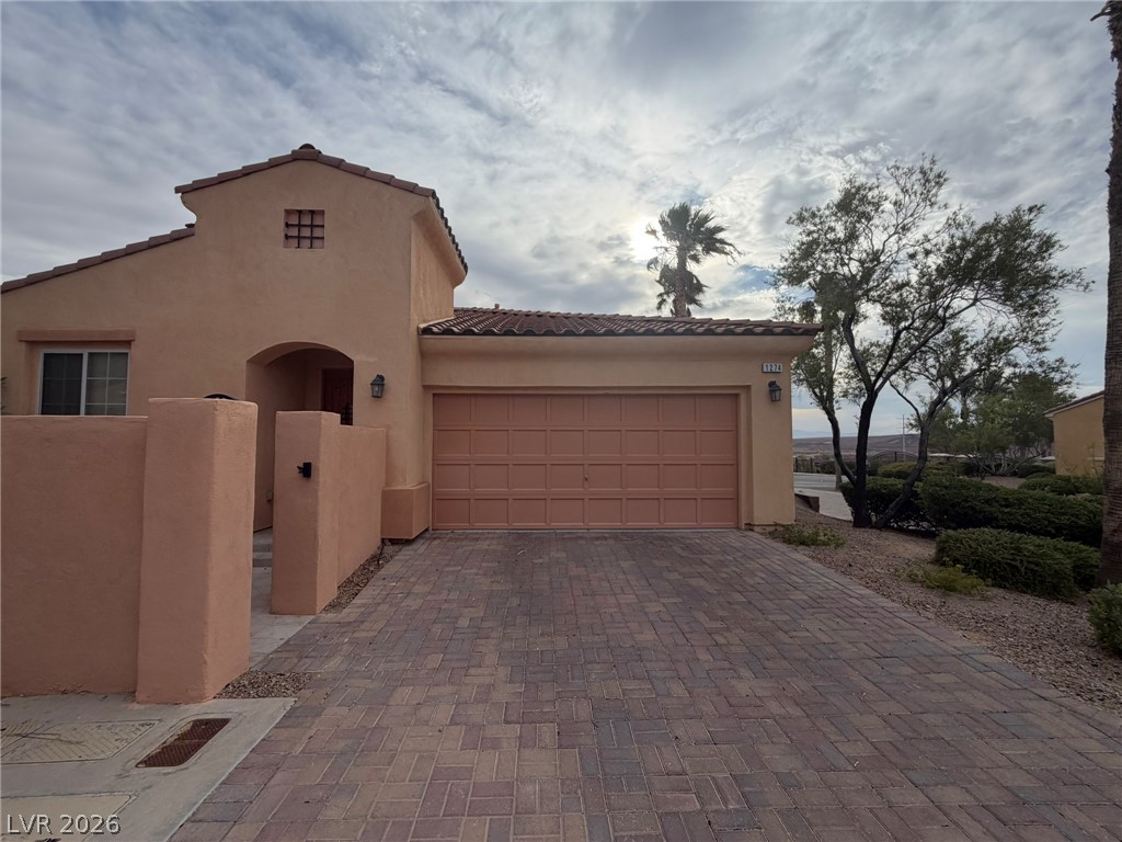 1274 Calcione Drive
