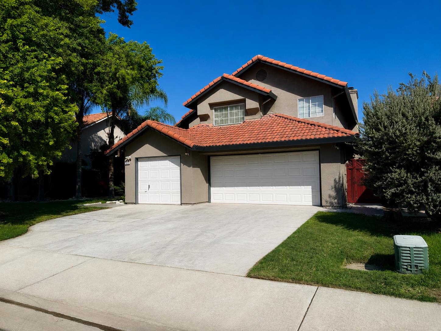 1010 Neal St, Los Banos, CA 93635-5207