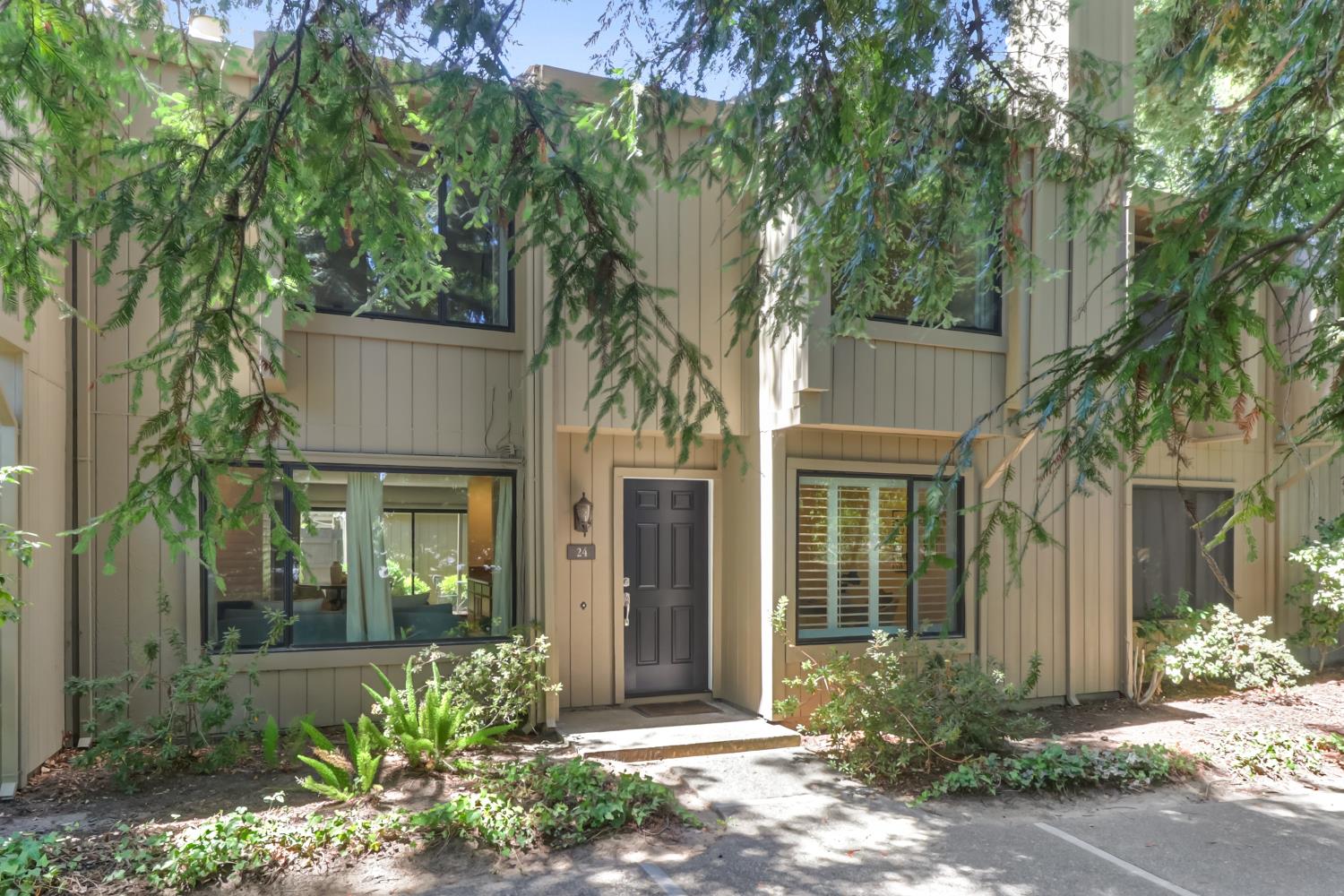 29 Adelphi Ct, Sacramento, CA 95825-7062