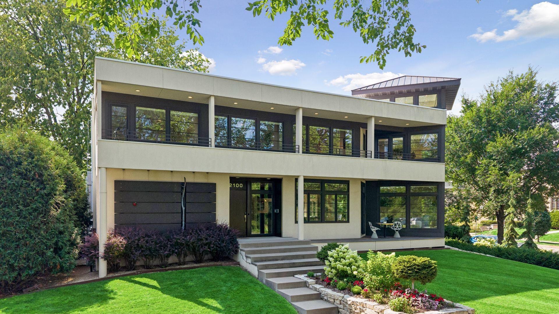 2100 W Lake Of The Isles Parkway, Minneapolis, MN 55405