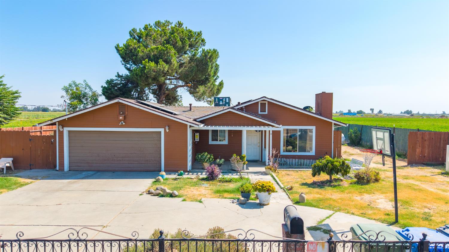 822 E glenwood, Turlock, CA 95380